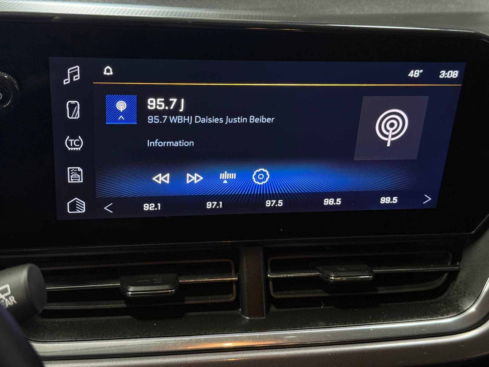 Thumbnail: 2024 Chevrolet Trax - 3