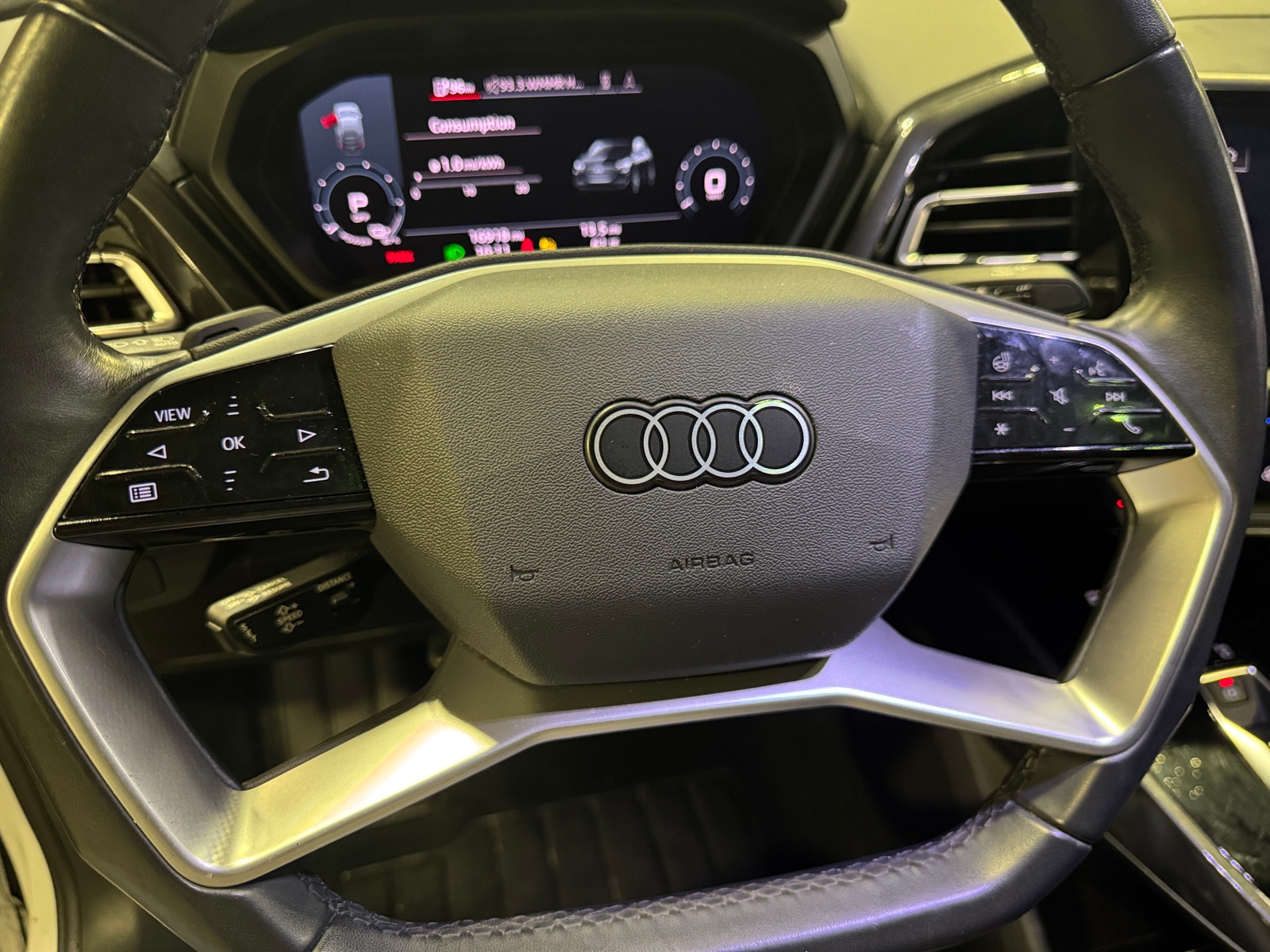 Thumbnail: 2022 Audi Q4 e-tron - 4