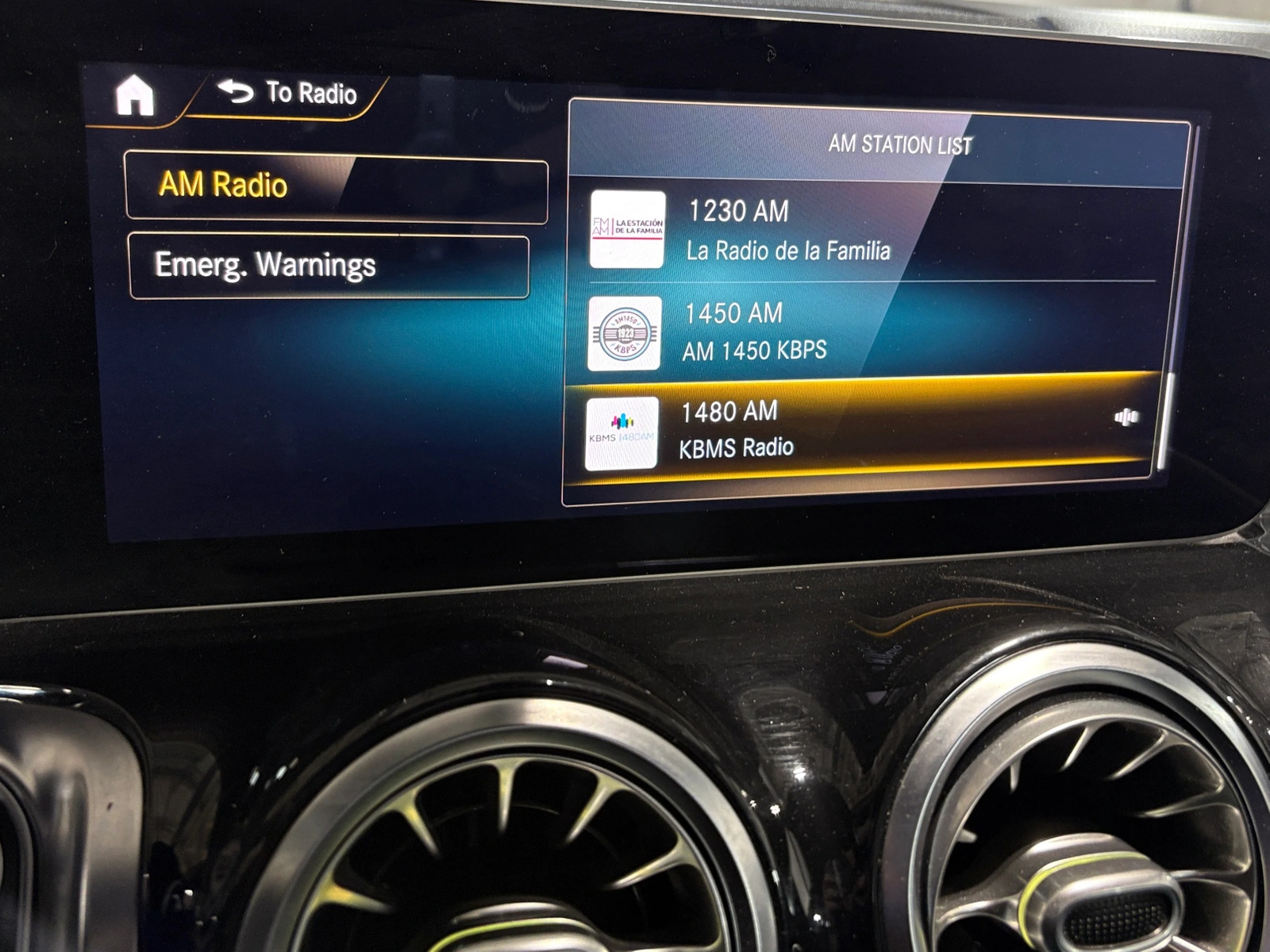 Thumbnail: 2020 Mercedes-Benz GLB - 3