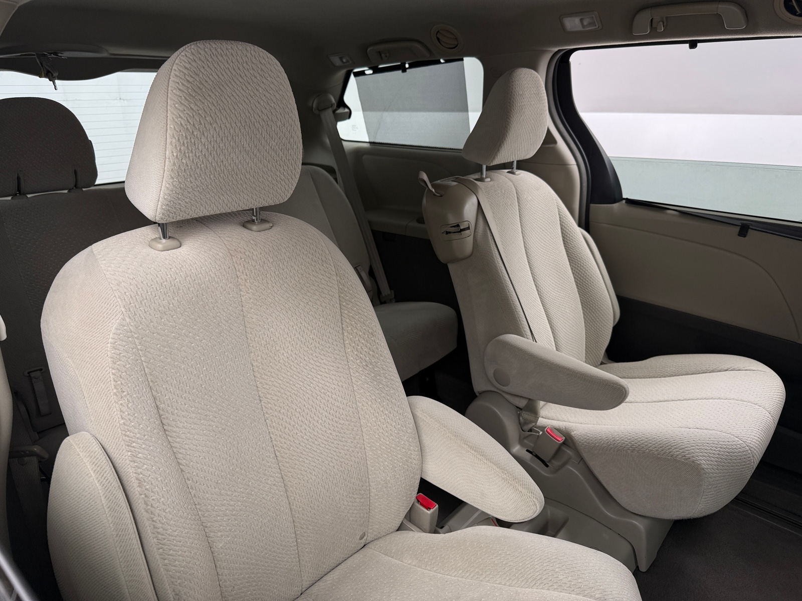 Thumbnail: 2013 Toyota Sienna - 6