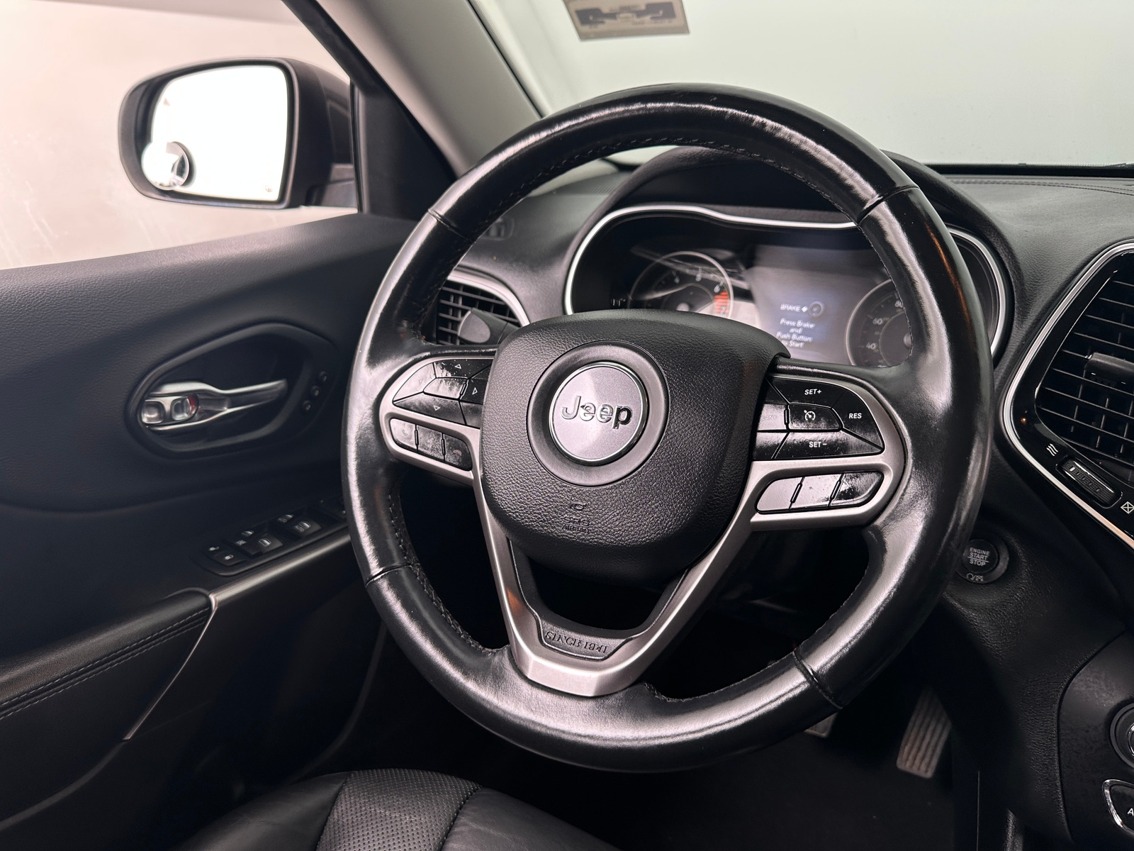 Thumbnail: 2019 Jeep Cherokee - 4