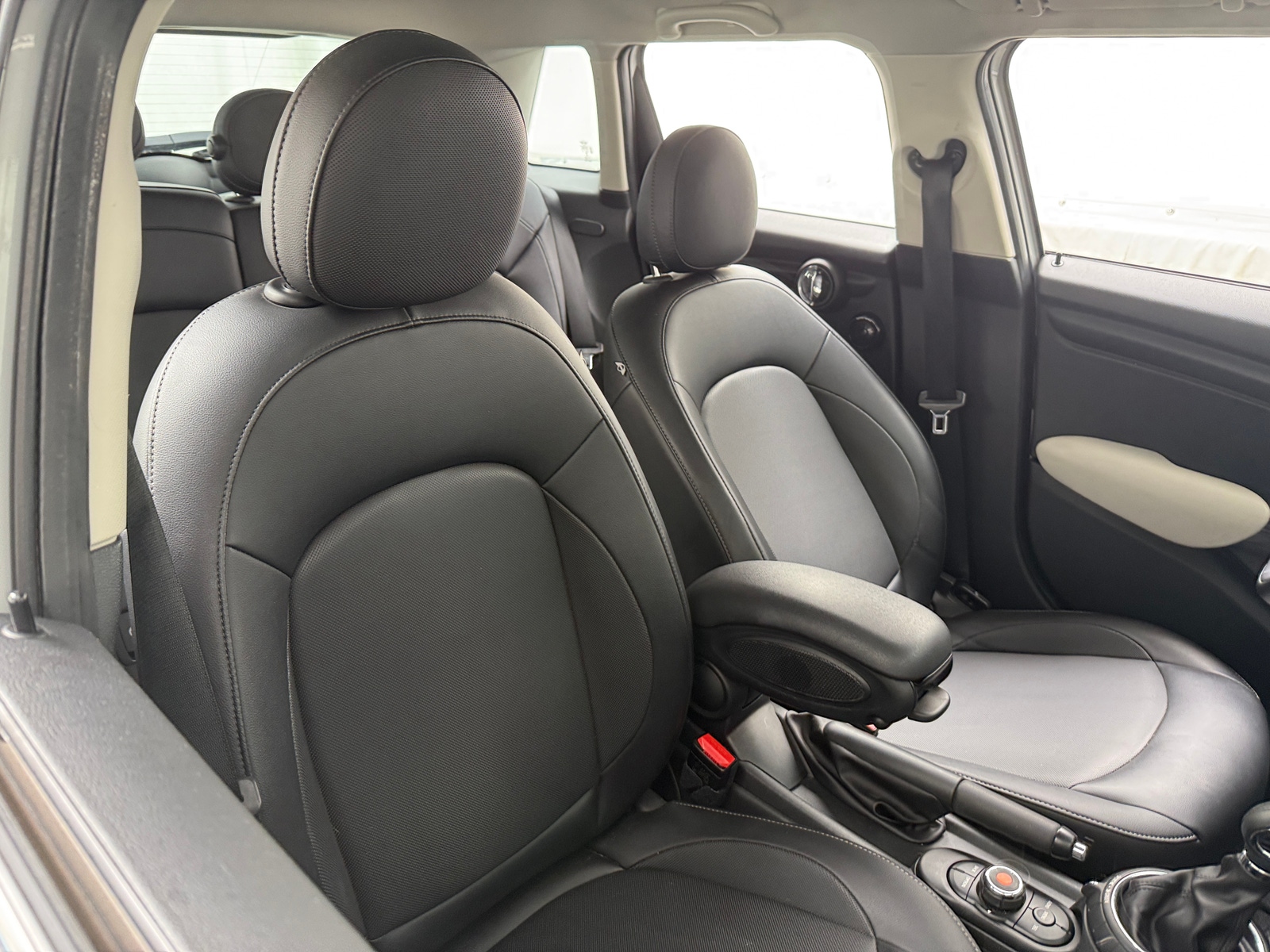 Thumbnail: 2015 MINI Cooper Hardtop - 2