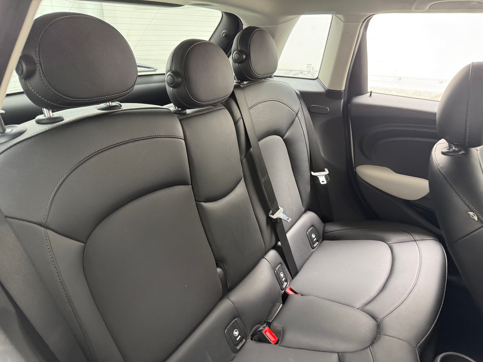 Thumbnail: 2015 MINI Cooper Hardtop - 6