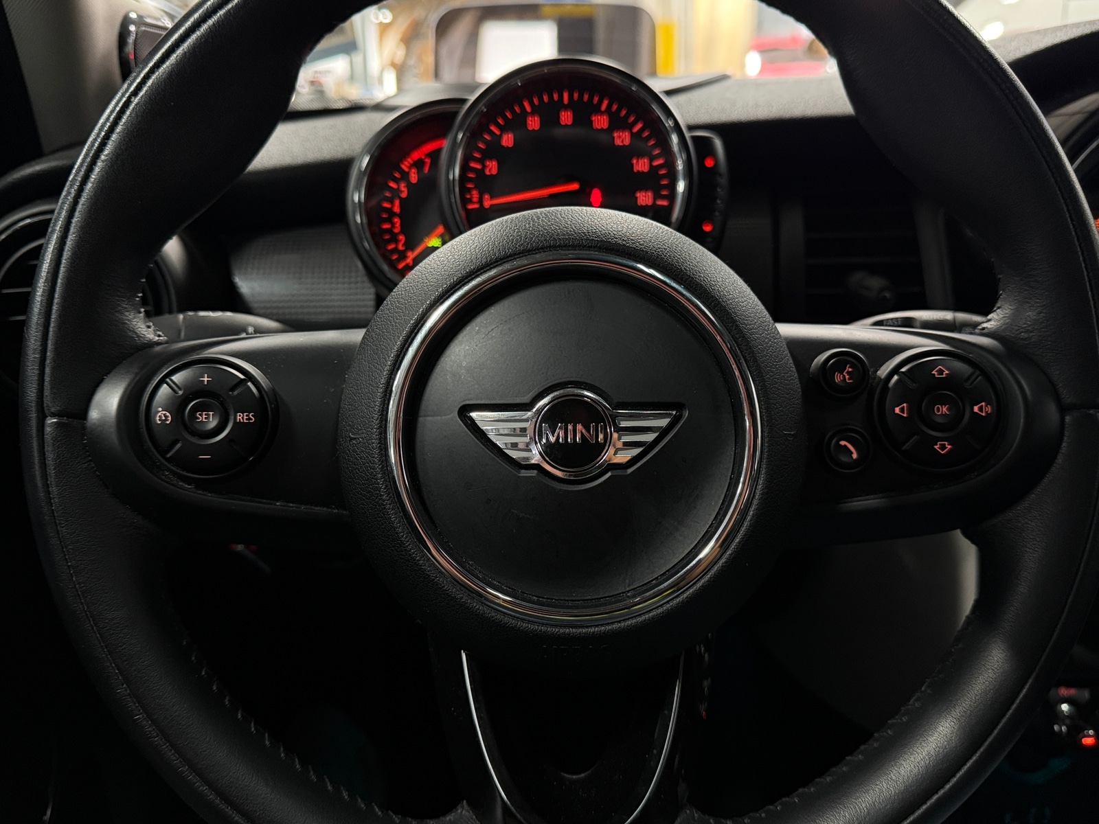 Thumbnail: 2015 MINI Cooper Hardtop - 5