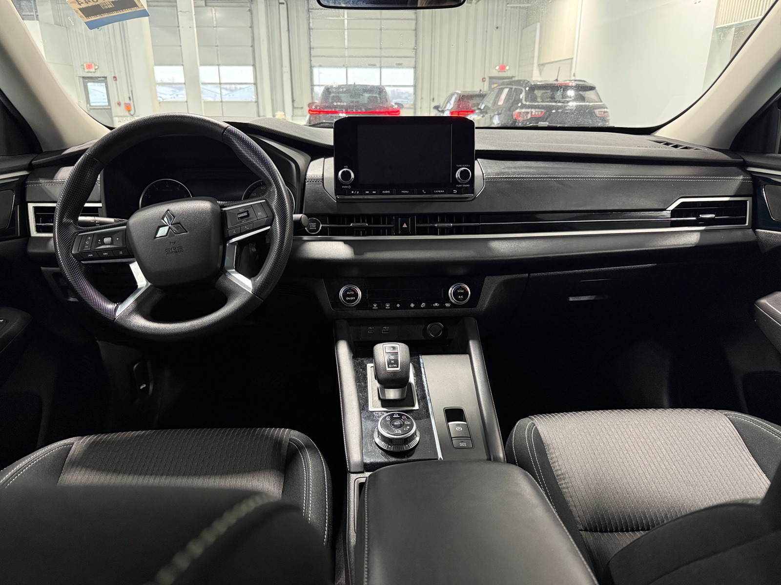 Thumbnail: 2022 Mitsubishi Outlander - 3