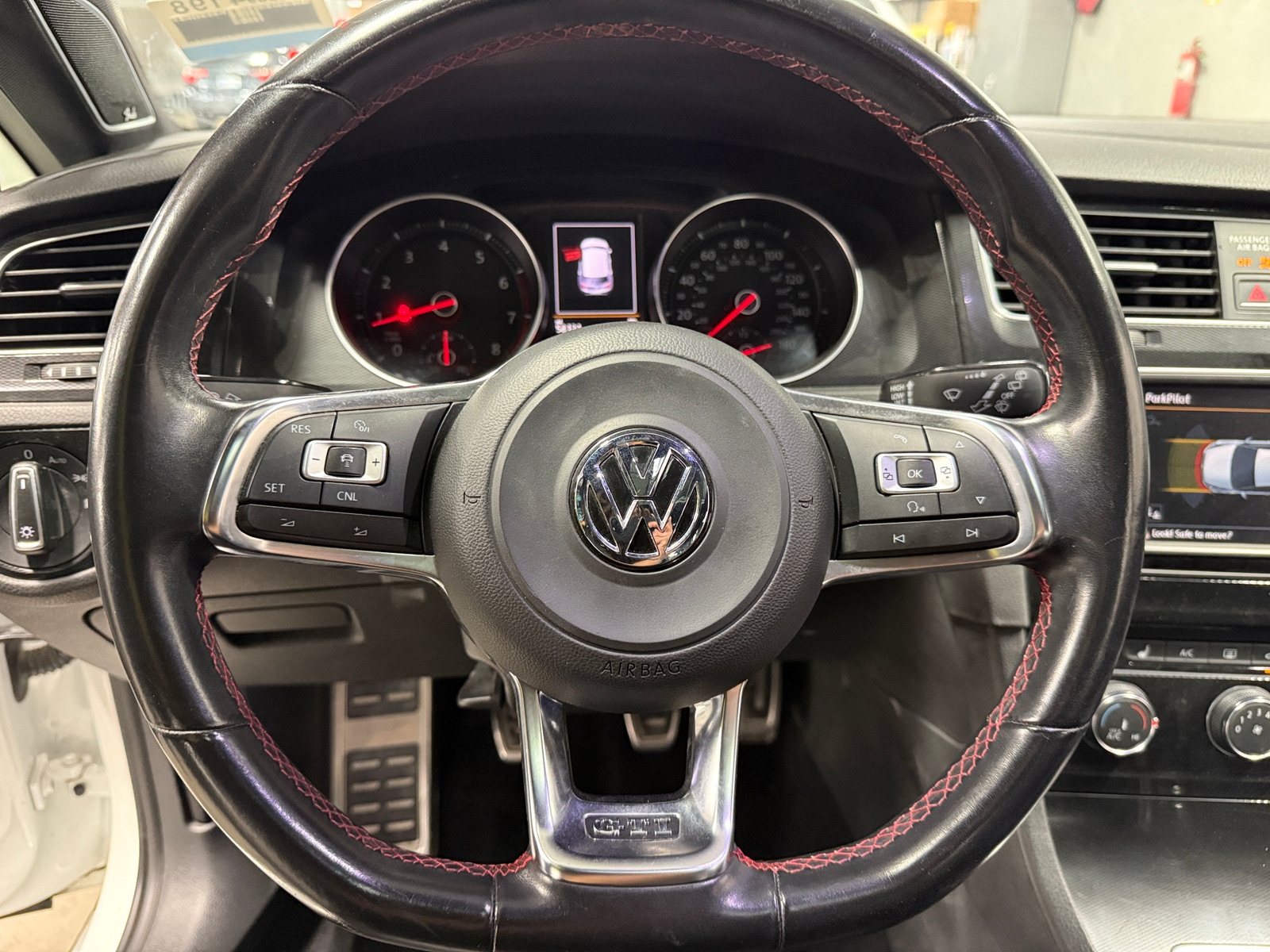 Thumbnail: 2016 Volkswagen Golf - 4