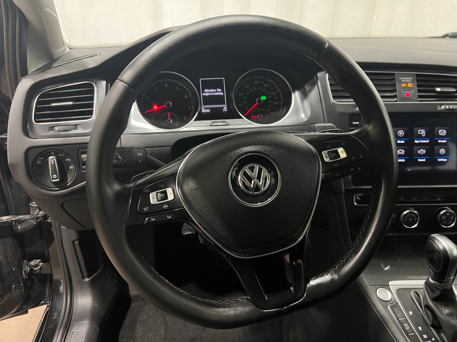Thumbnail: 2019 Volkswagen e-Golf - 4