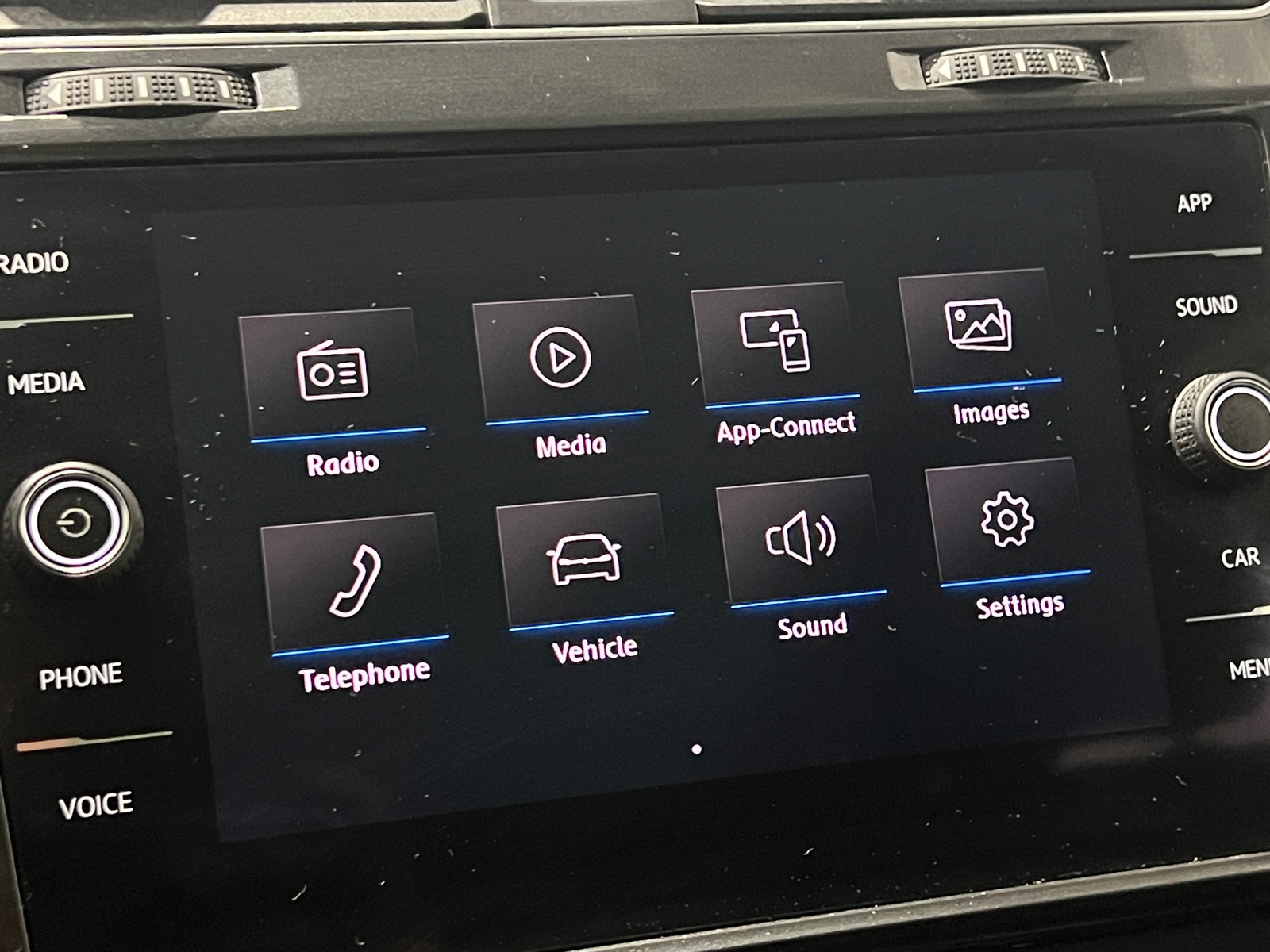 Thumbnail: 2019 Volkswagen e-Golf - 3