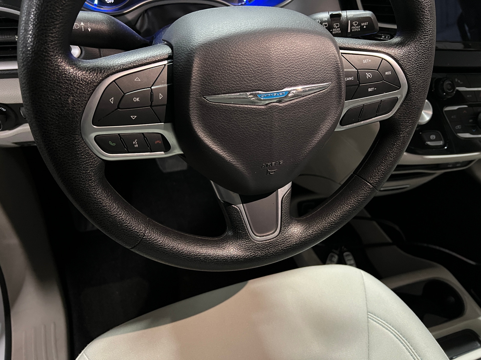 Thumbnail: 2019 Chrysler Pacifica - 5