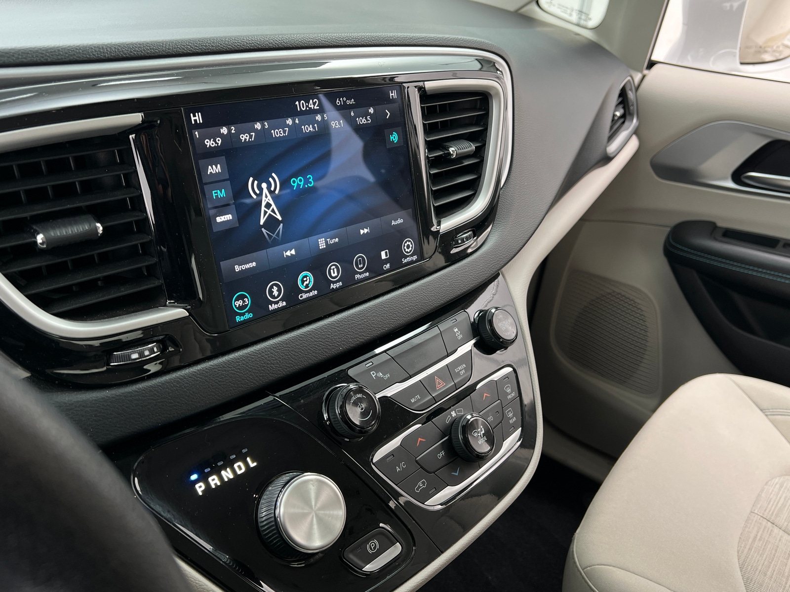 Thumbnail: 2019 Chrysler Pacifica - 4