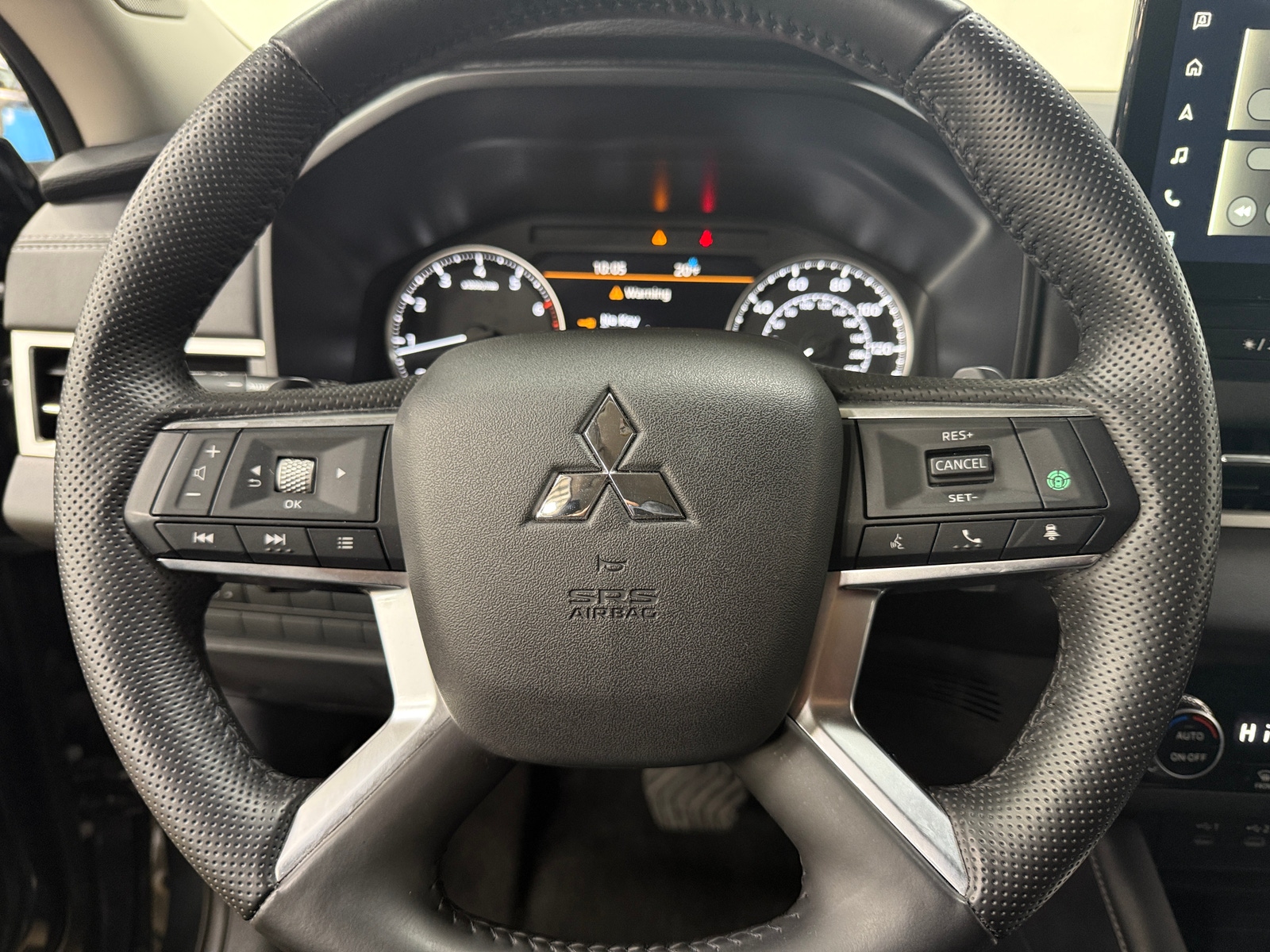 Thumbnail: 2025 Mitsubishi Outlander - 4