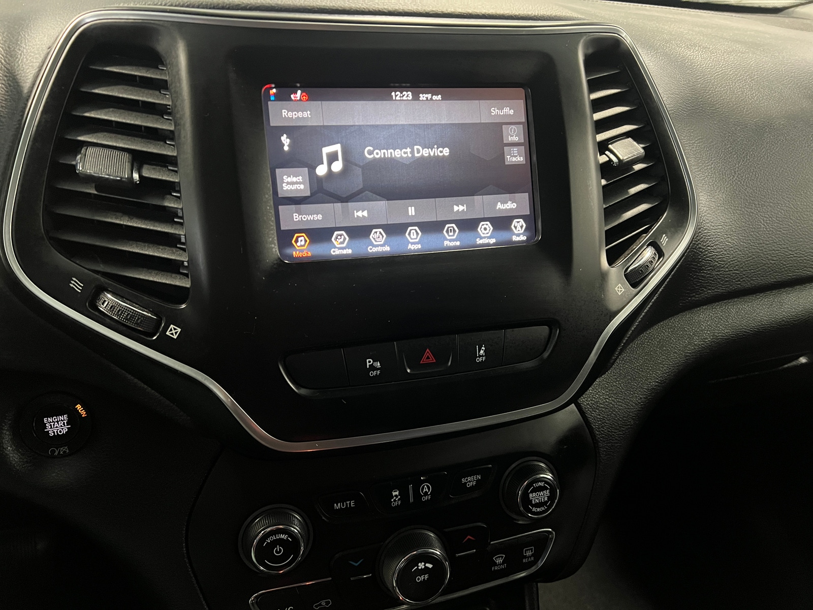 Thumbnail: 2021 Jeep Cherokee - 4