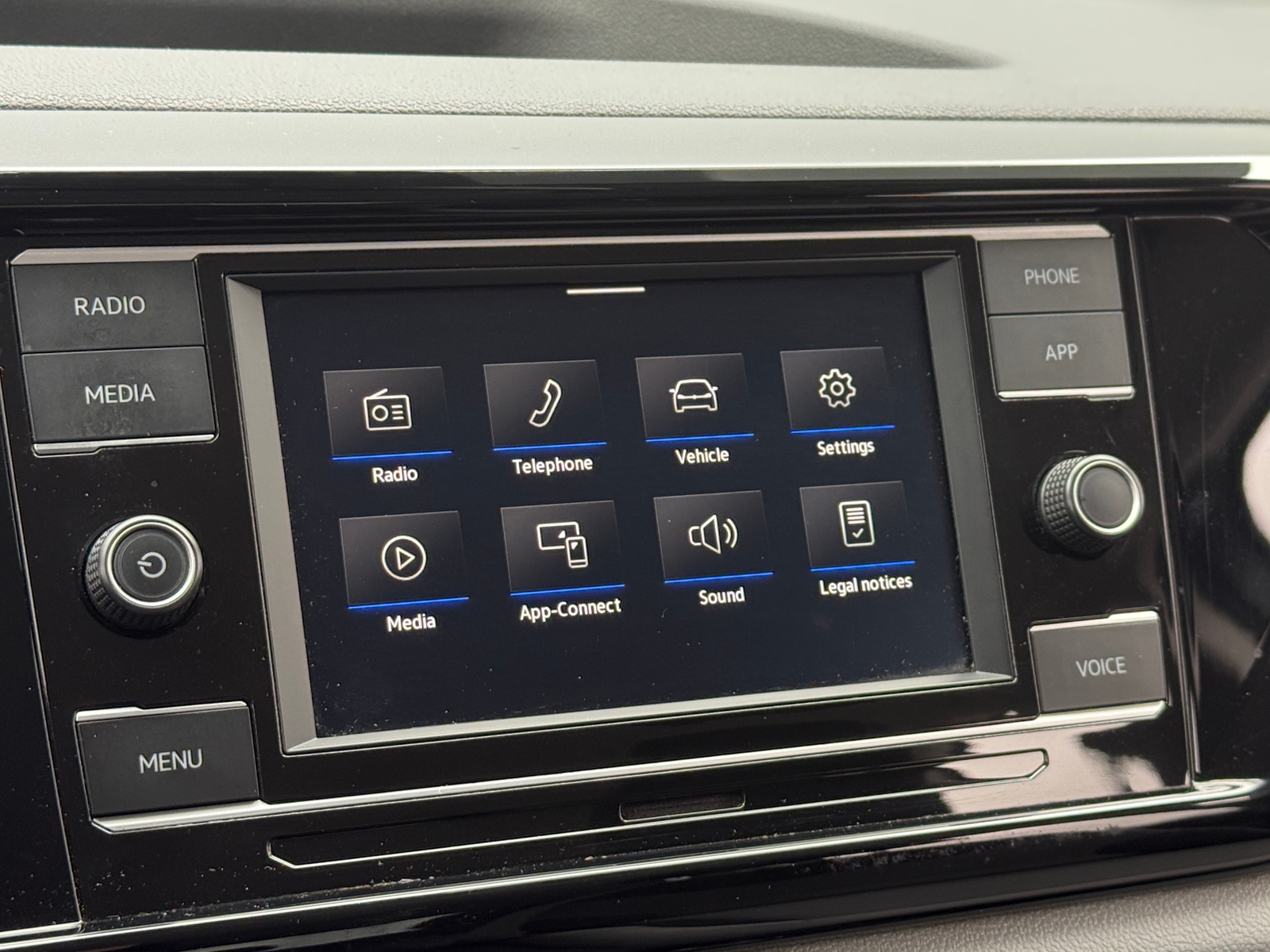 Thumbnail: 2022 Volkswagen Taos - 4