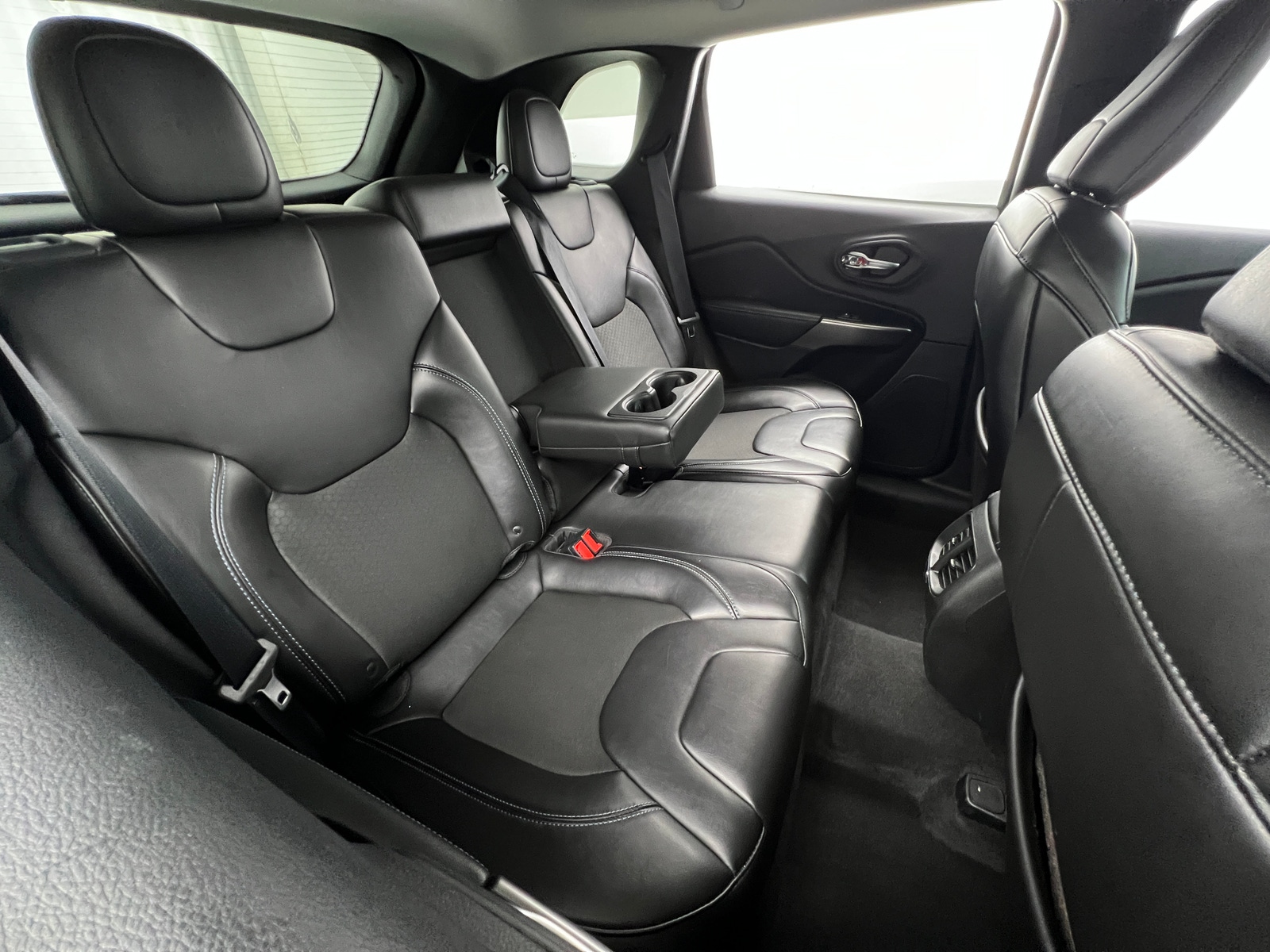 Thumbnail: 2019 Jeep Cherokee - 6