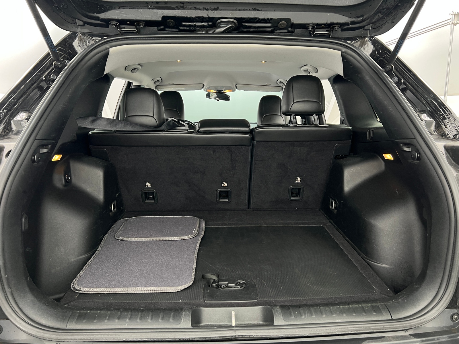 Thumbnail: 2019 Jeep Cherokee - 7