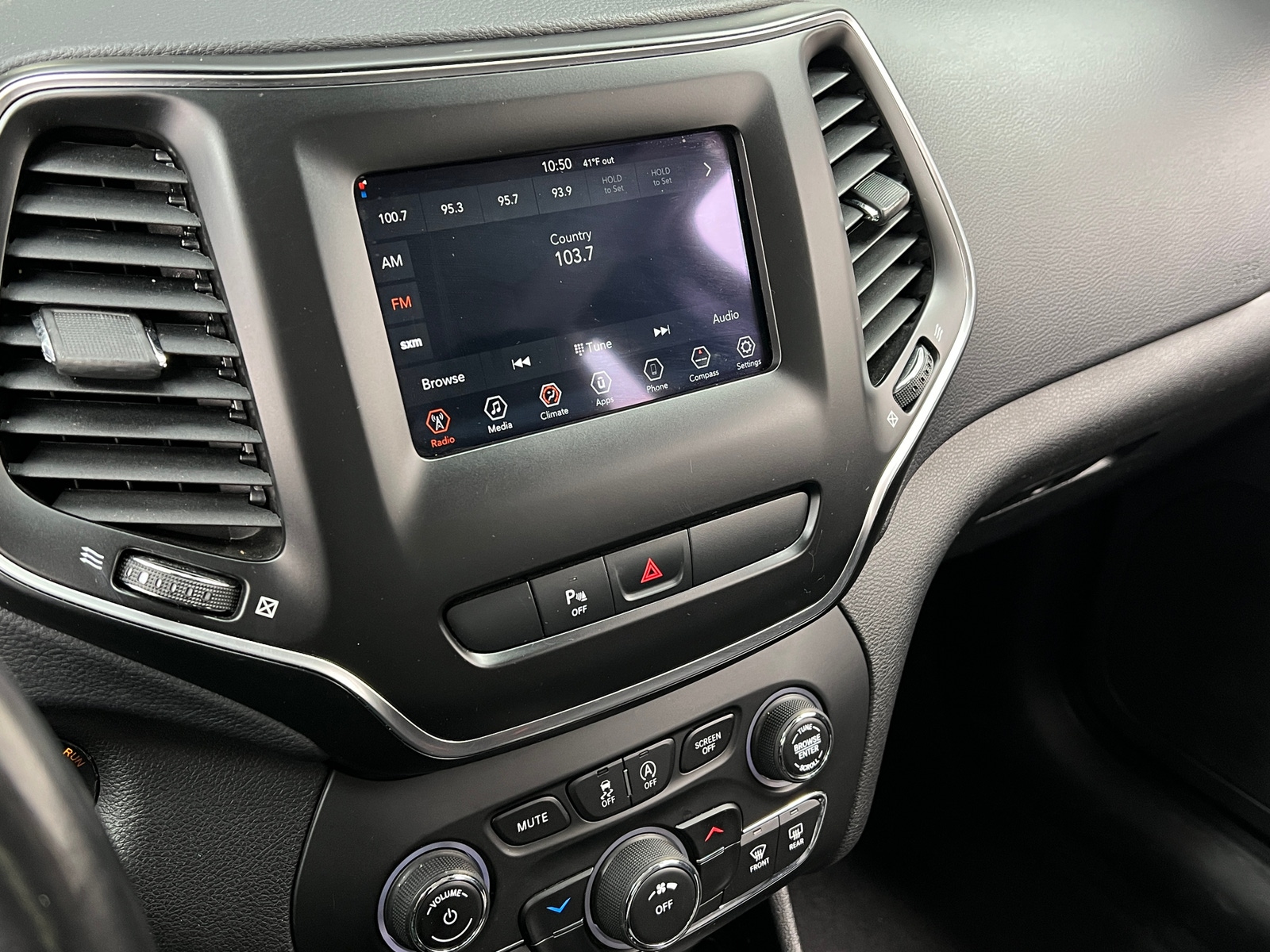 Thumbnail: 2019 Jeep Cherokee - 4