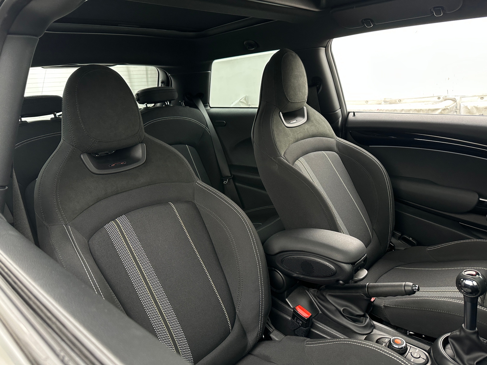 Thumbnail: 2022 MINI Cooper Hardtop - 2