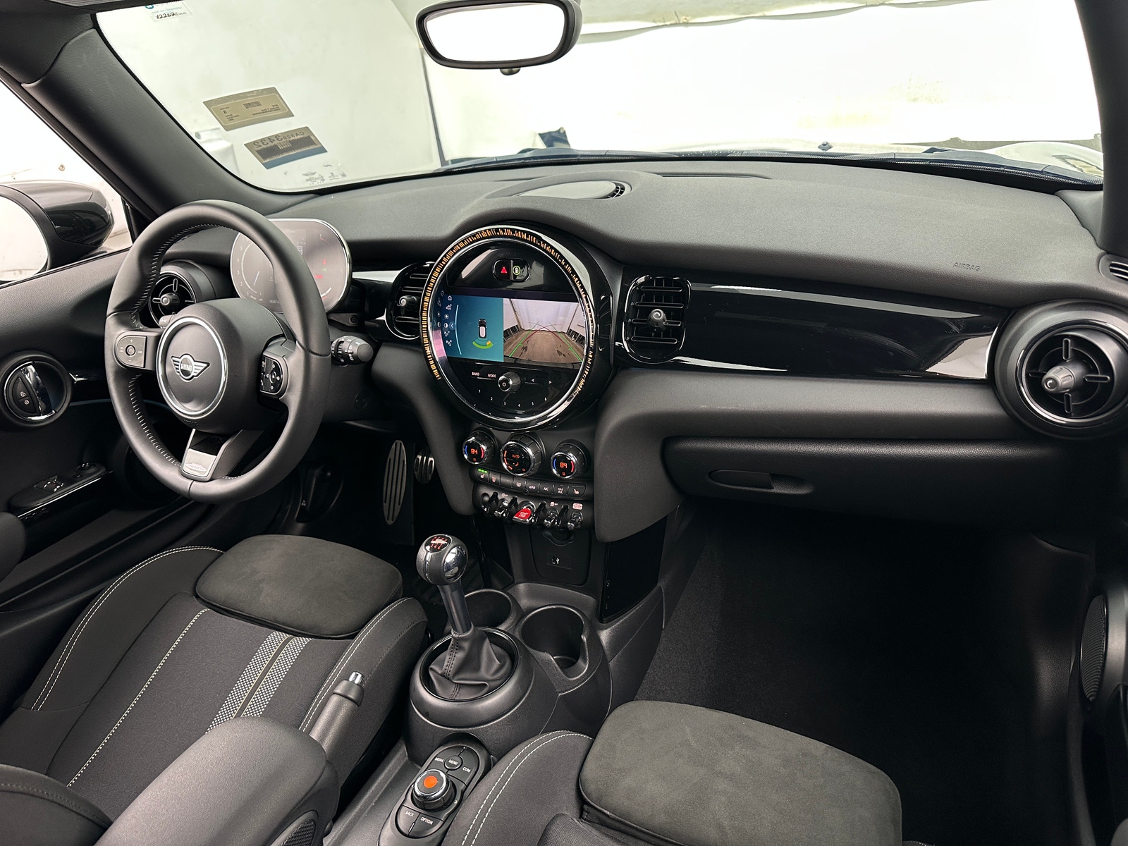 Thumbnail: 2022 MINI Cooper Hardtop - 3