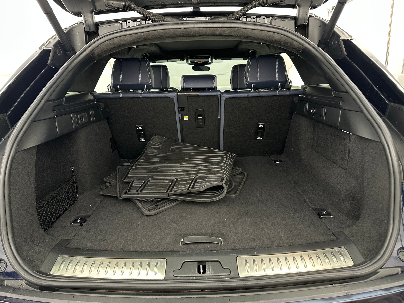 Thumbnail: 2021 Land Rover Range Rover Velar - 6