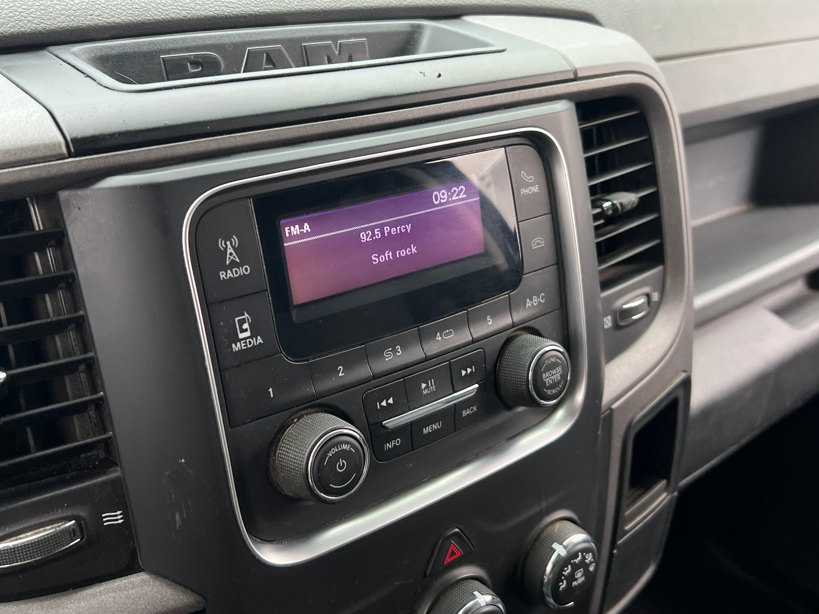 Thumbnail: 2019 RAM 1500 Classic - 4