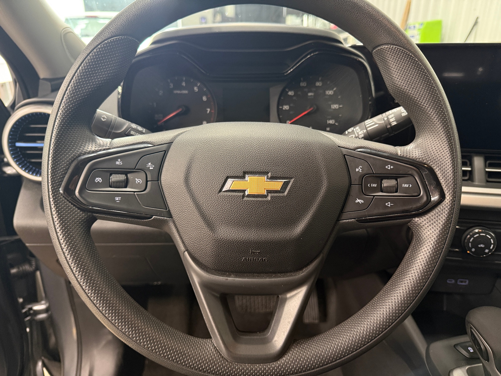 Thumbnail: 2025 Chevrolet Trax - 5