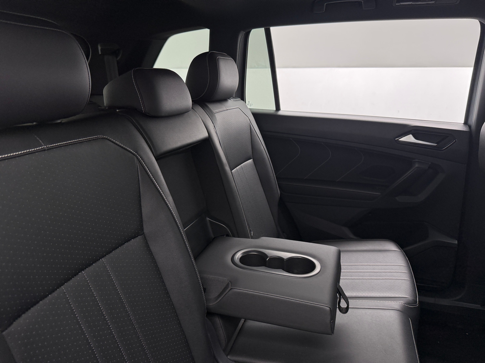 Thumbnail: 2023 Volkswagen Tiguan - 5