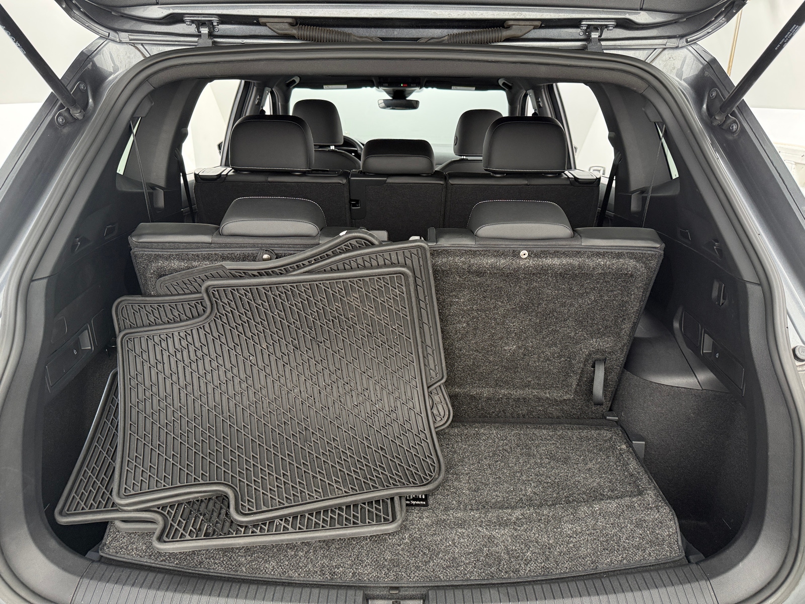 Thumbnail: 2023 Volkswagen Tiguan - 6