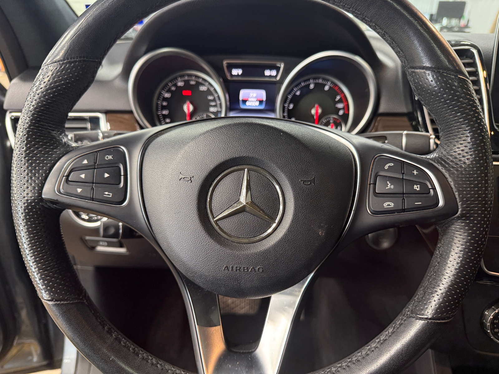 Thumbnail: 2017 Mercedes-Benz GLE - 4