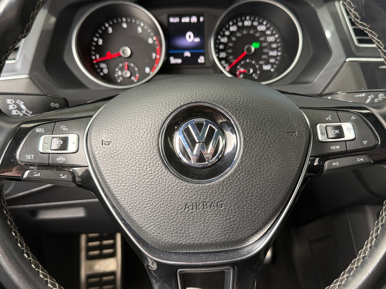 Thumbnail: 2021 Volkswagen Tiguan - 4