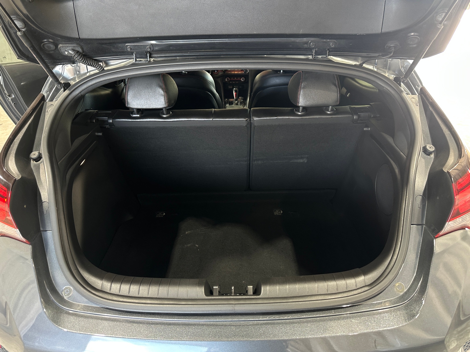 Thumbnail: 2019 Hyundai Veloster - 5