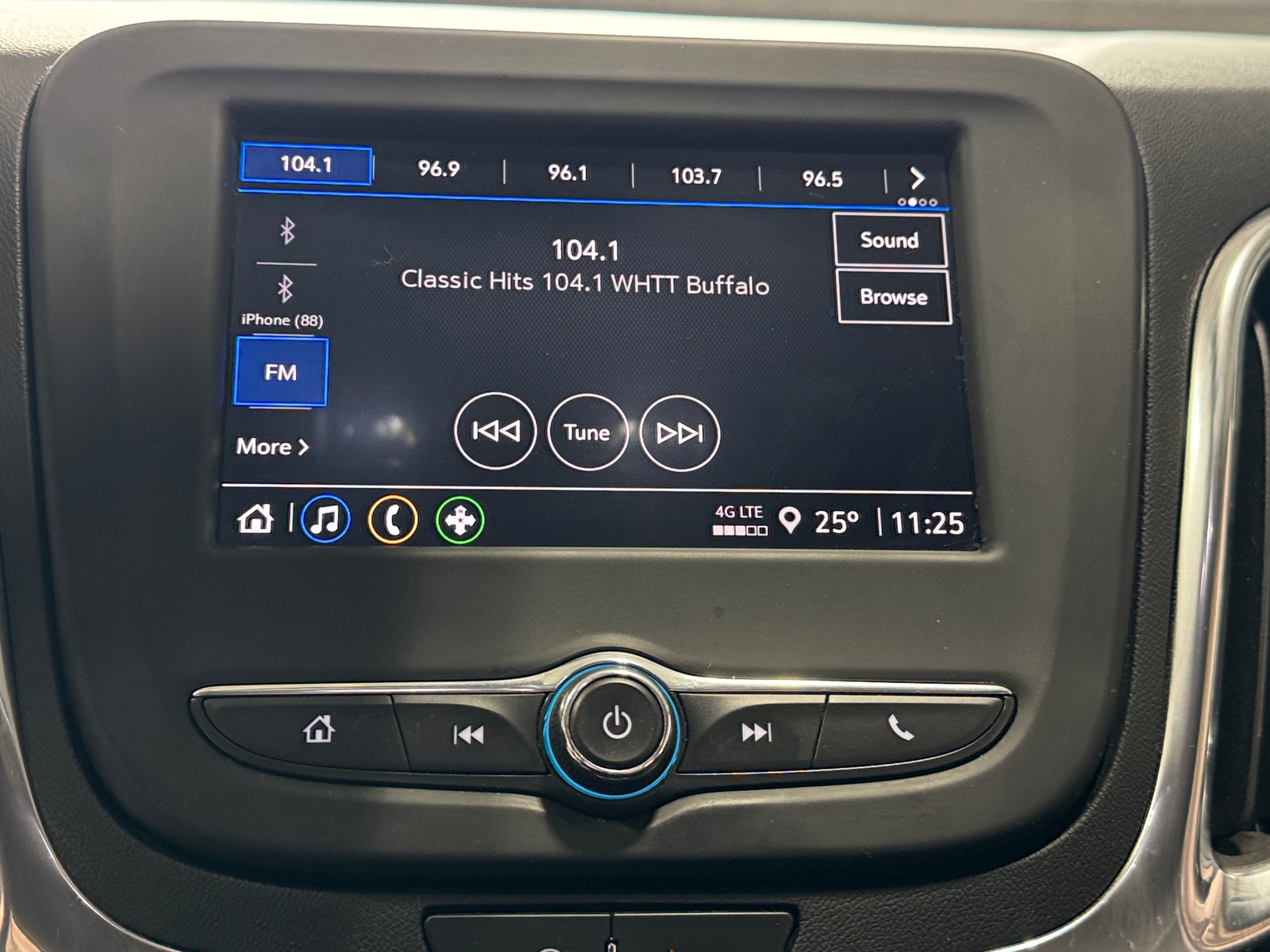 Thumbnail: 2022 Chevrolet Equinox - 4