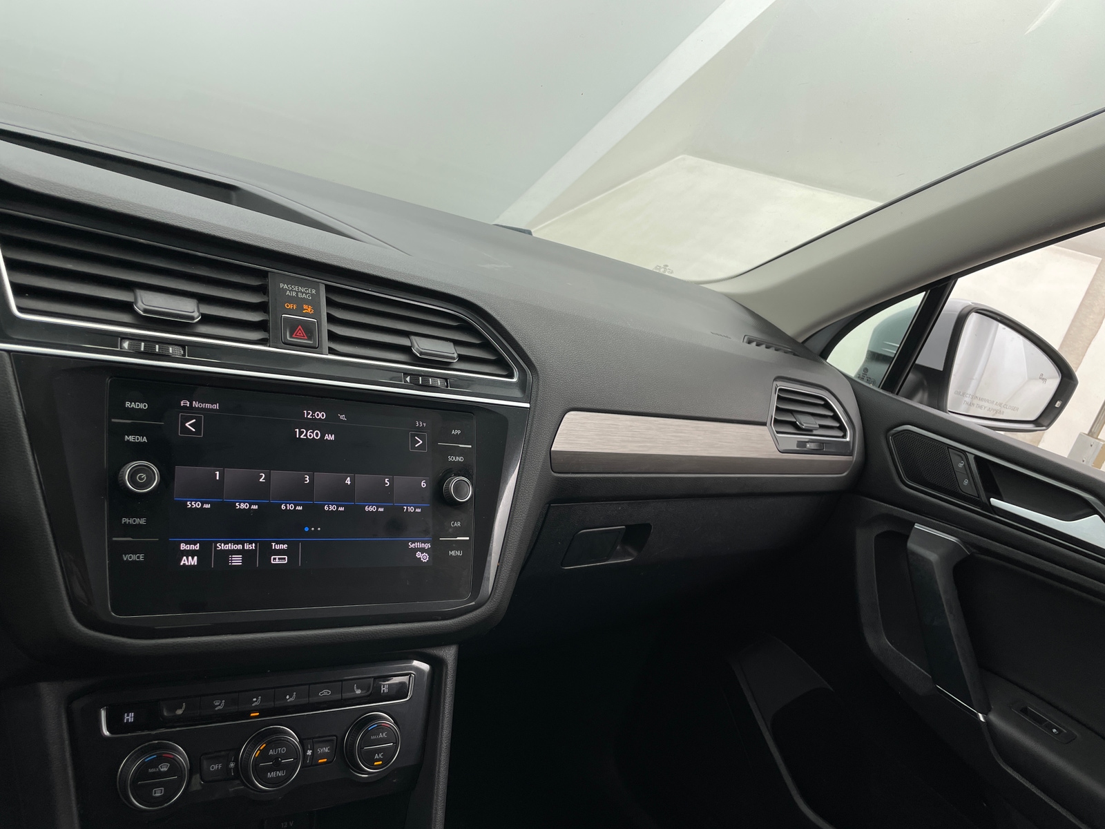 Thumbnail: 2018 Volkswagen Tiguan - 3