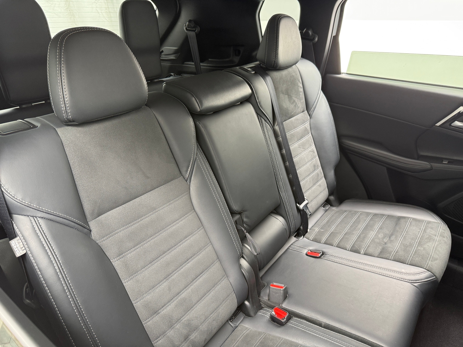 Thumbnail: 2024 Mitsubishi Outlander - 5