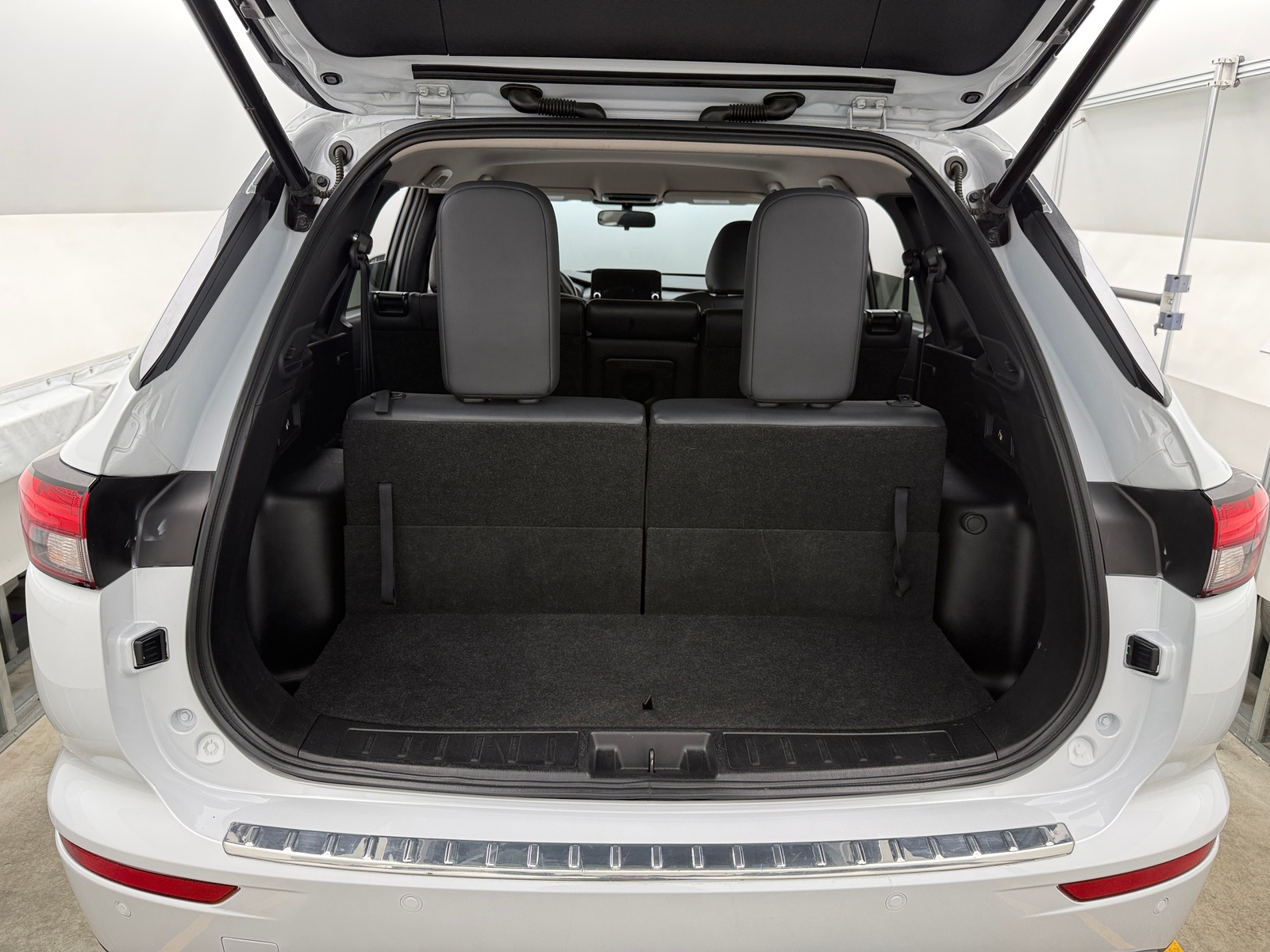 Thumbnail: 2024 Mitsubishi Outlander - 6