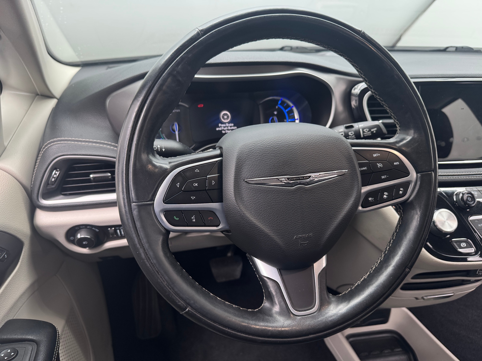 Thumbnail: 2022 Chrysler Pacifica - 4