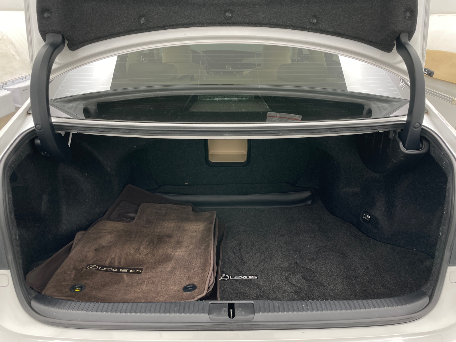 Thumbnail: 2018 Lexus ES - 6