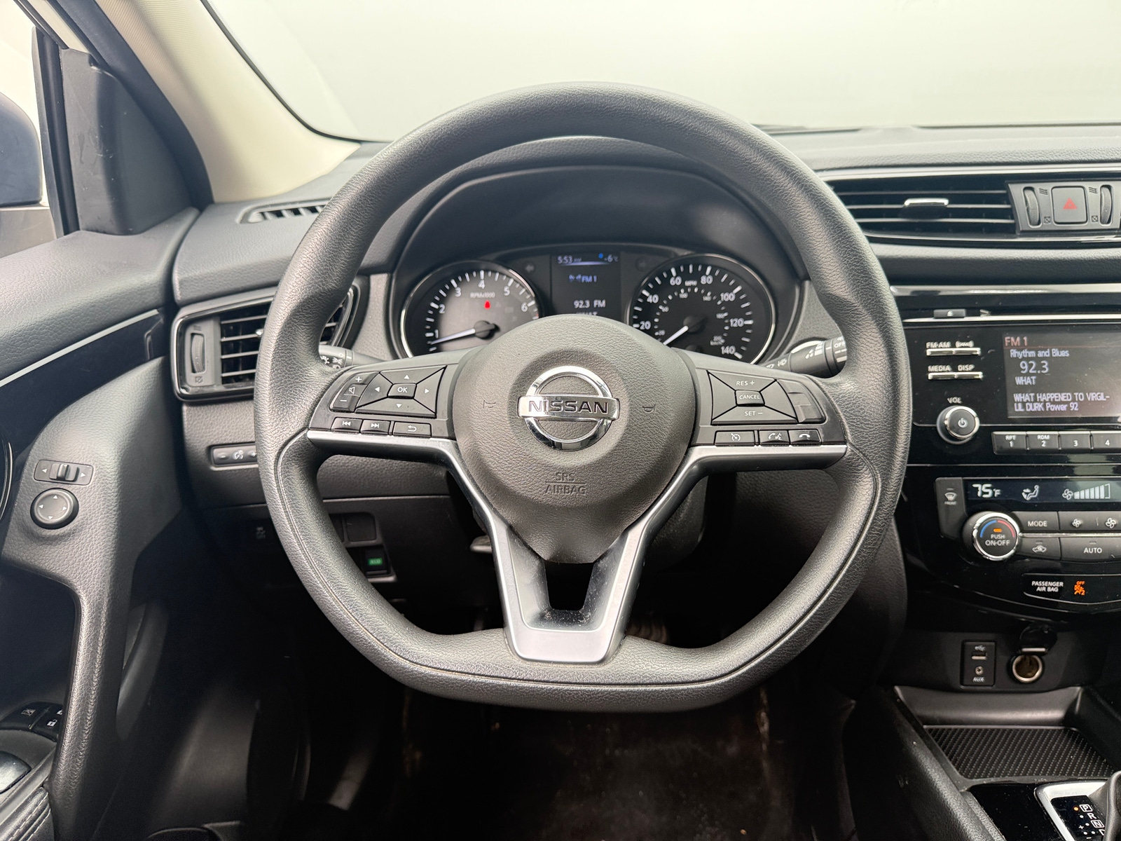 Thumbnail: 2017 Nissan Rogue Sport - 5