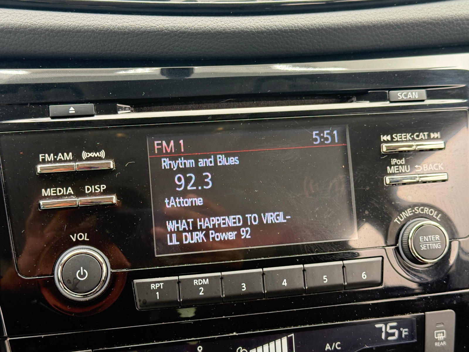 Thumbnail: 2017 Nissan Rogue Sport - 4