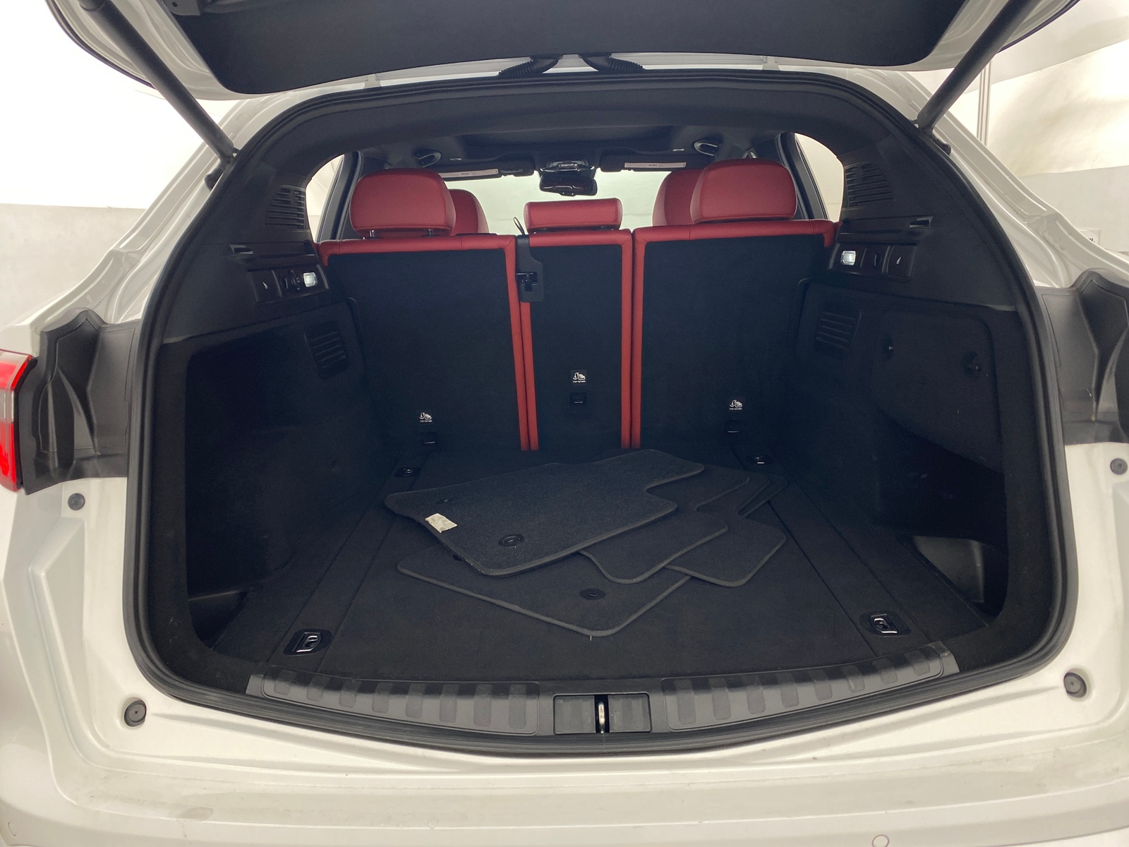 Thumbnail: 2020 Alfa Romeo Stelvio - 6