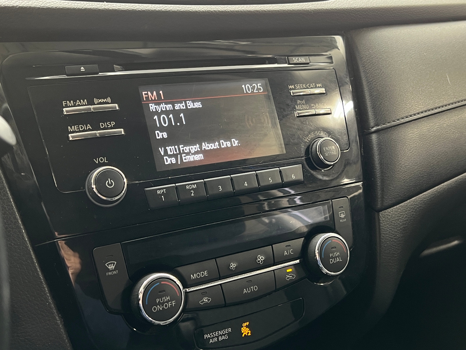 Thumbnail: 2017 Nissan Rogue - 4