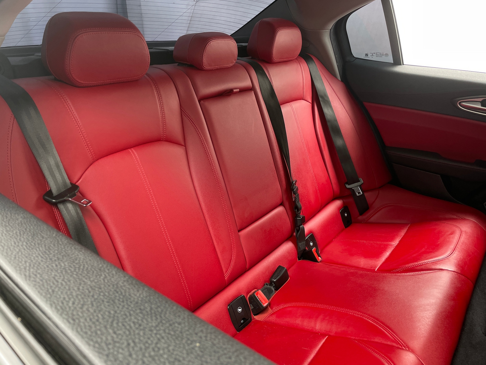 Thumbnail: 2021 Alfa Romeo Giulia - 5