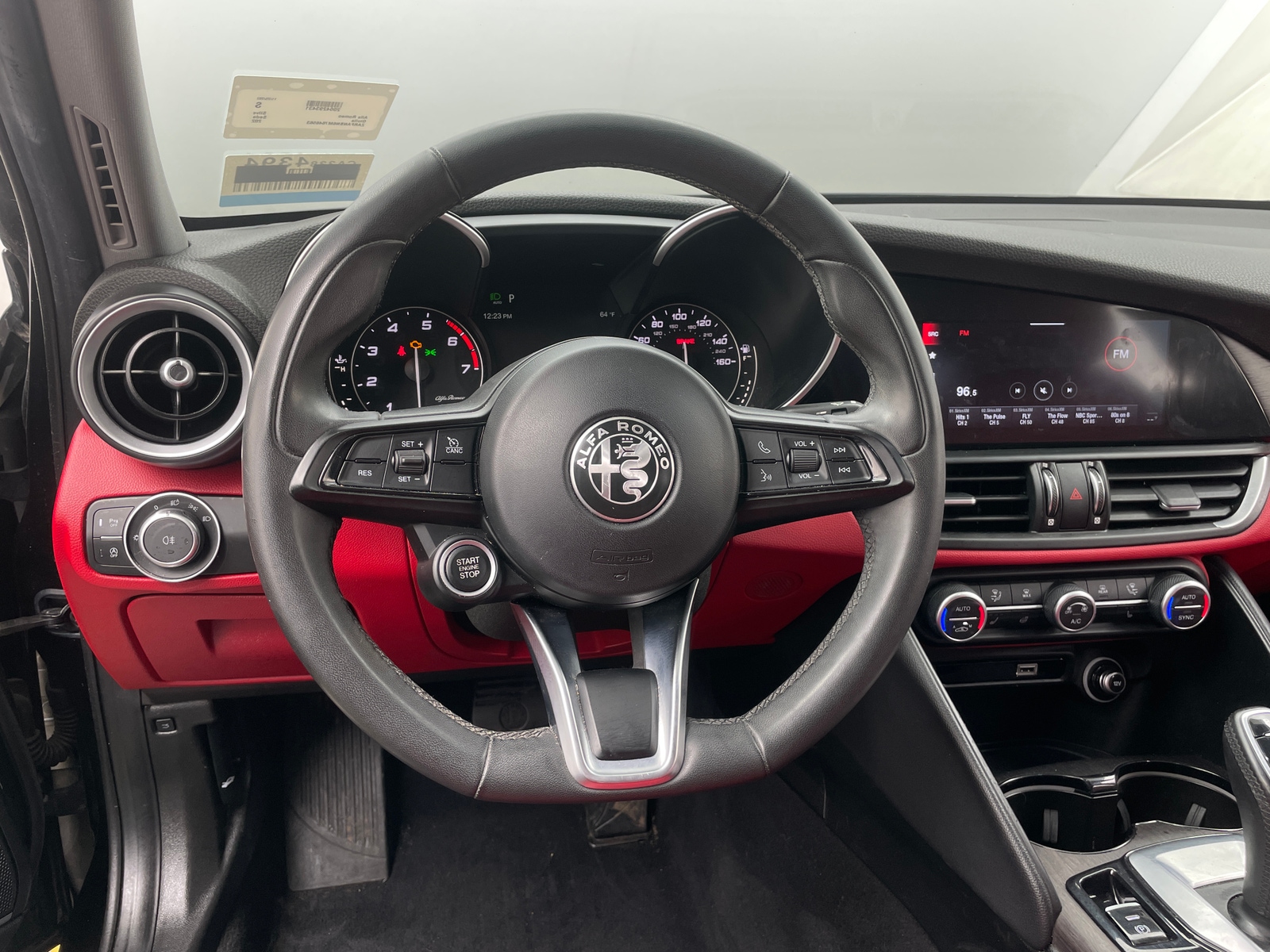 Thumbnail: 2021 Alfa Romeo Giulia - 4