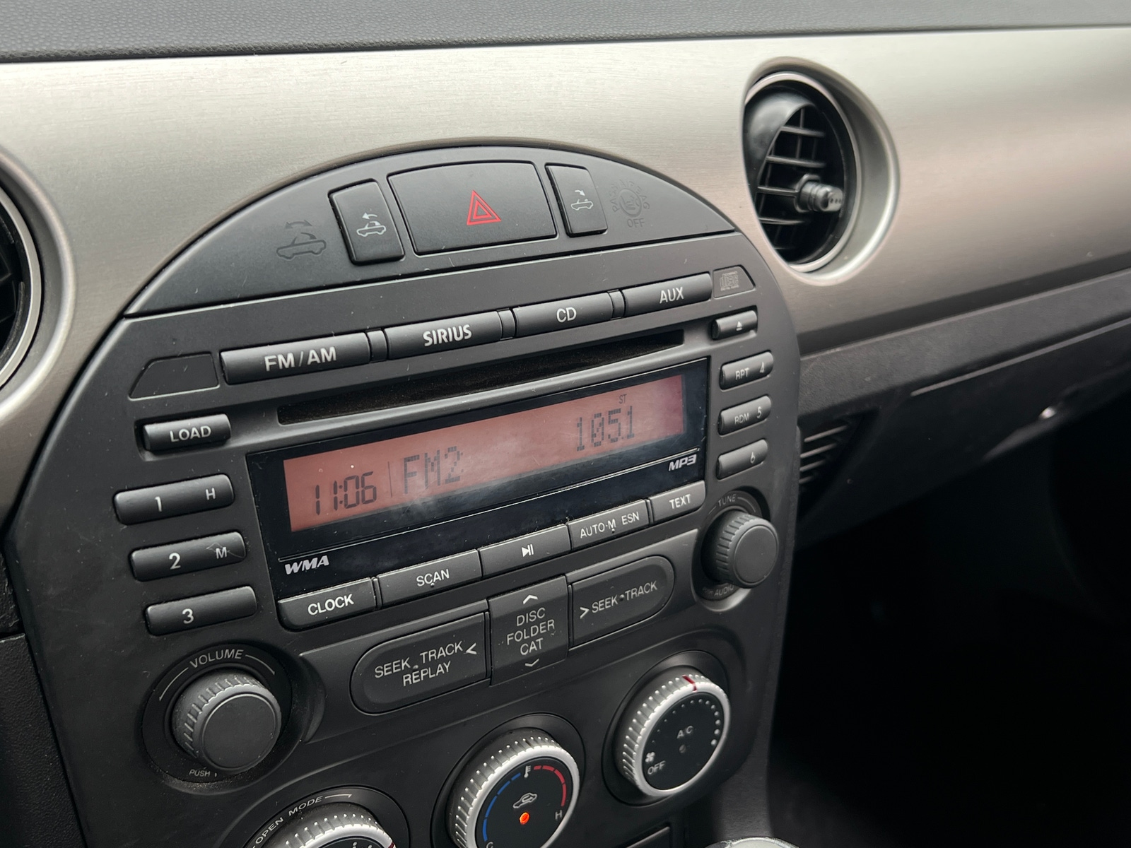 Thumbnail: 2011 Mazda MX-5 Miata - 4