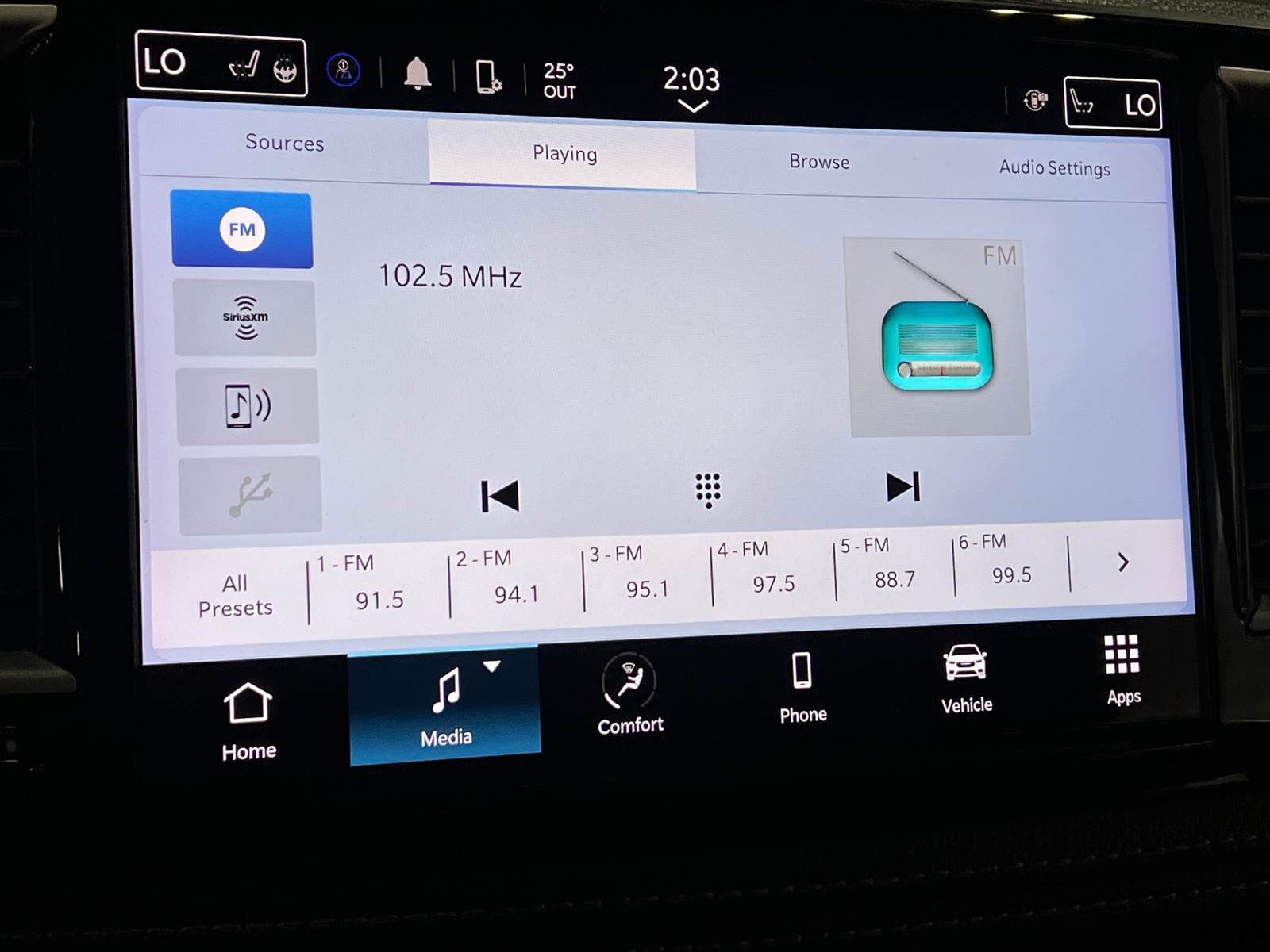 Thumbnail: 2024 Chrysler Pacifica - 3