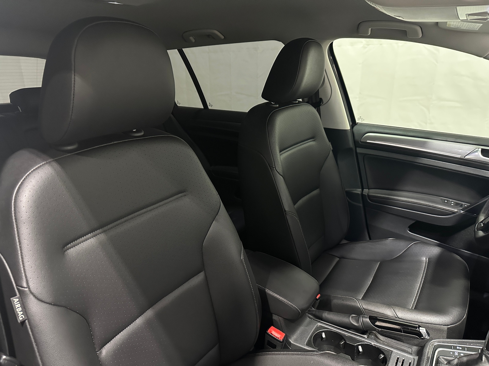 Thumbnail: 2017 Volkswagen Golf - 2