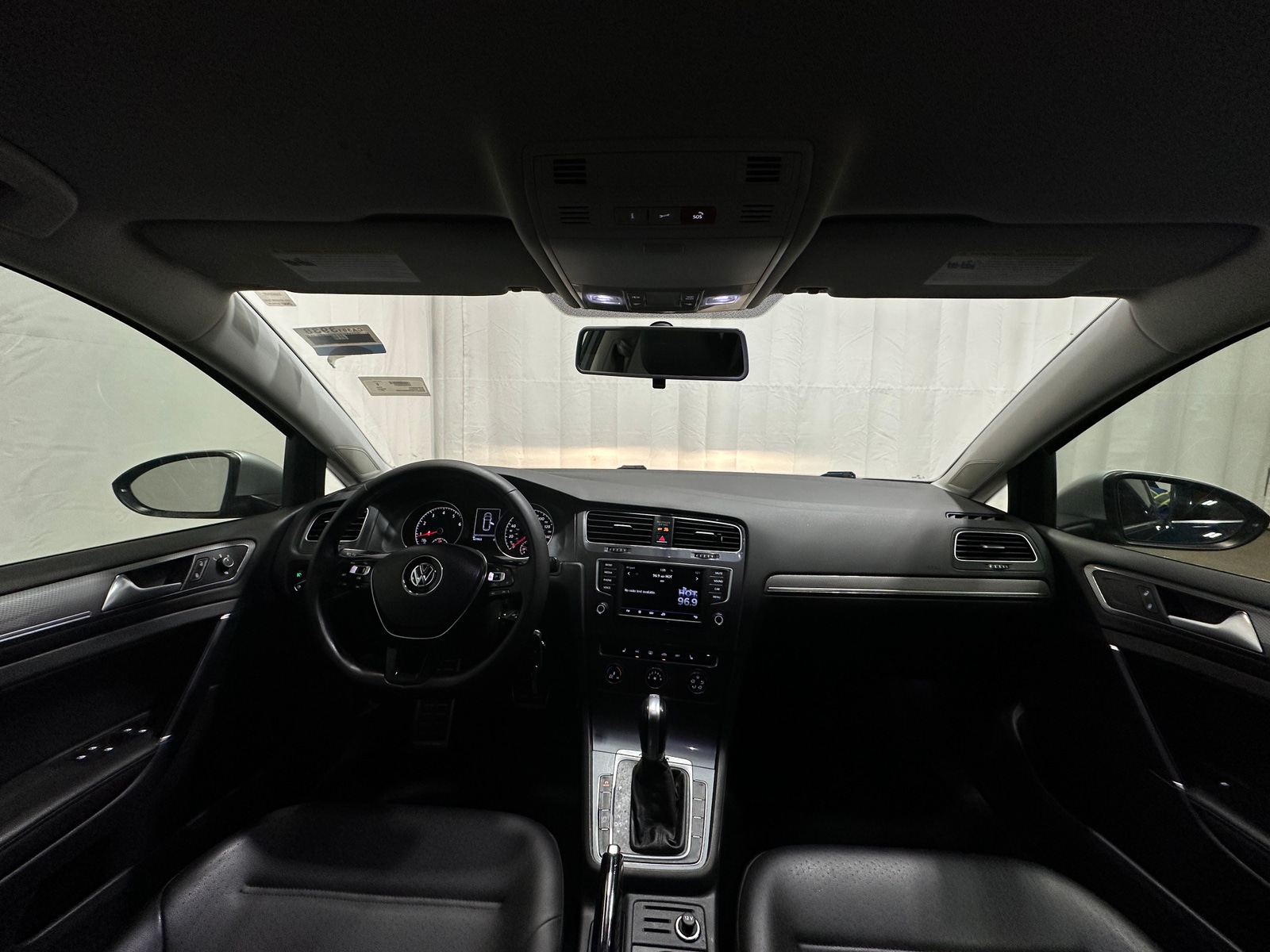 Thumbnail: 2017 Volkswagen Golf - 3