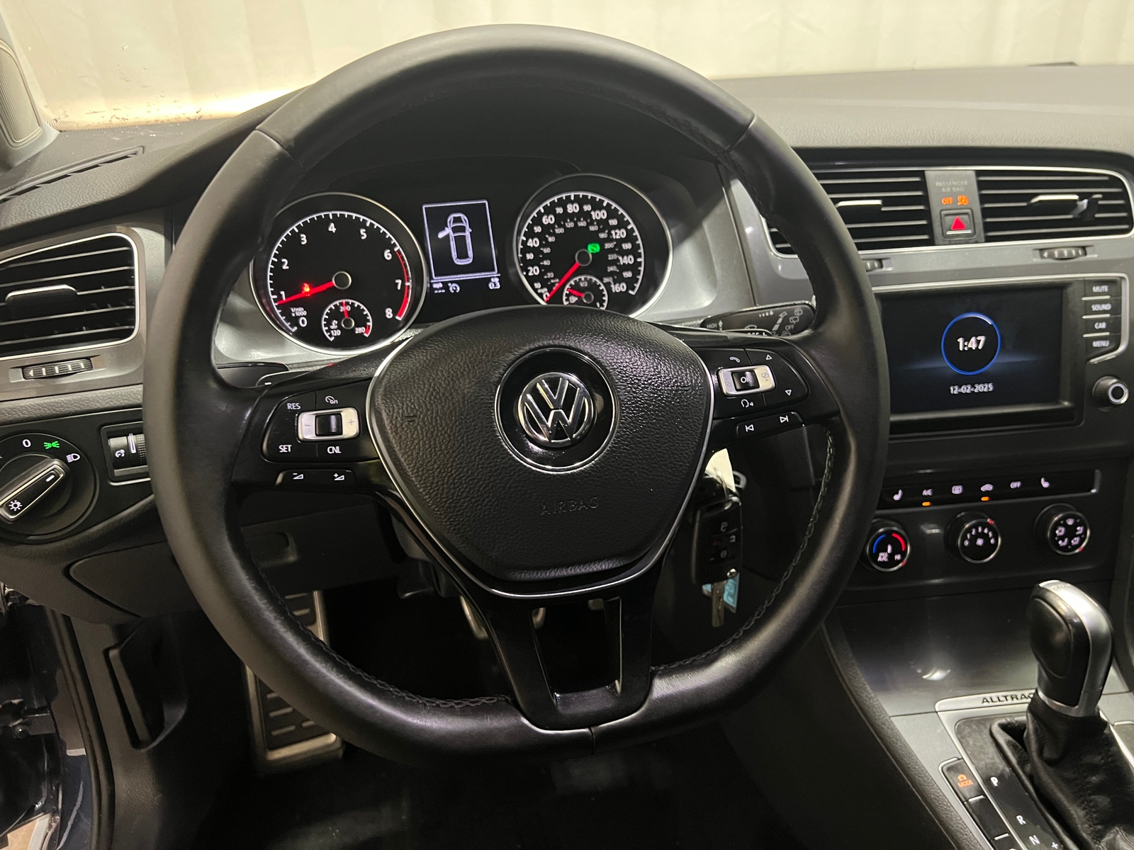 Thumbnail: 2017 Volkswagen Golf - 5