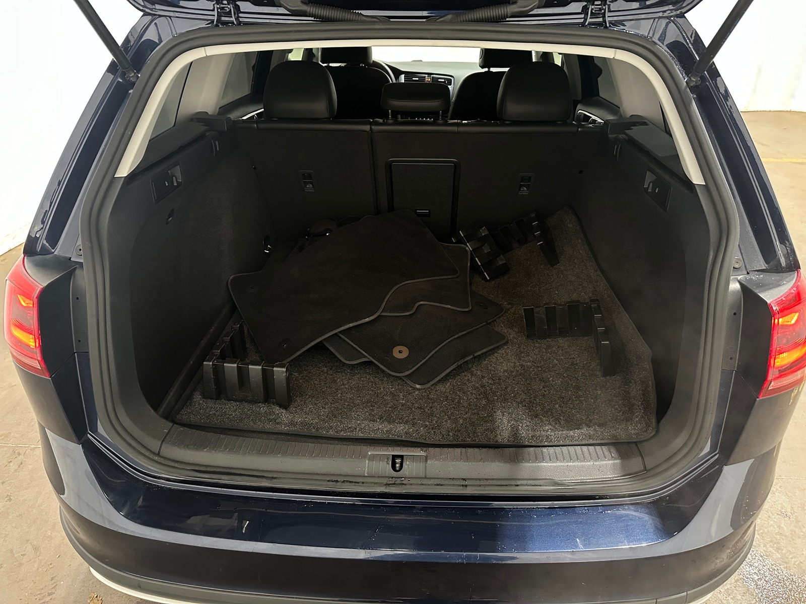 Thumbnail: 2017 Volkswagen Golf - 7