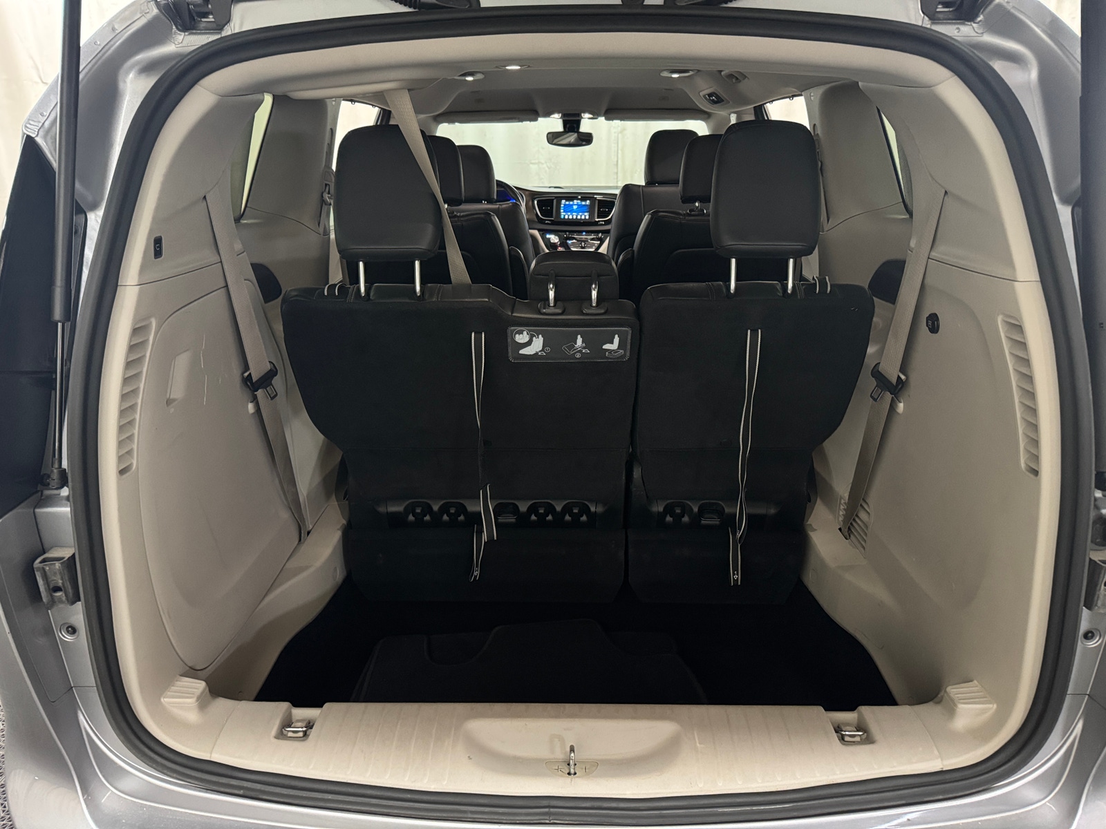 Thumbnail: 2019 Chrysler Pacifica - 6