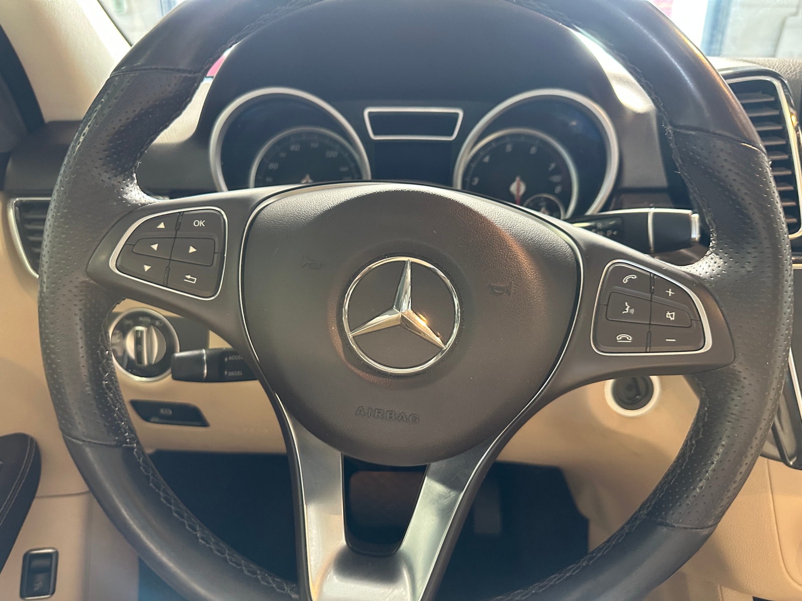 Thumbnail: 2016 Mercedes-Benz GLE - 4